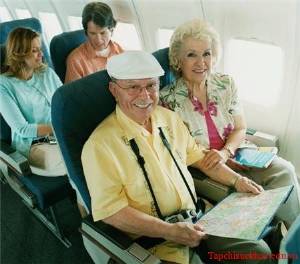 Người cao tuổi đi máy bay
